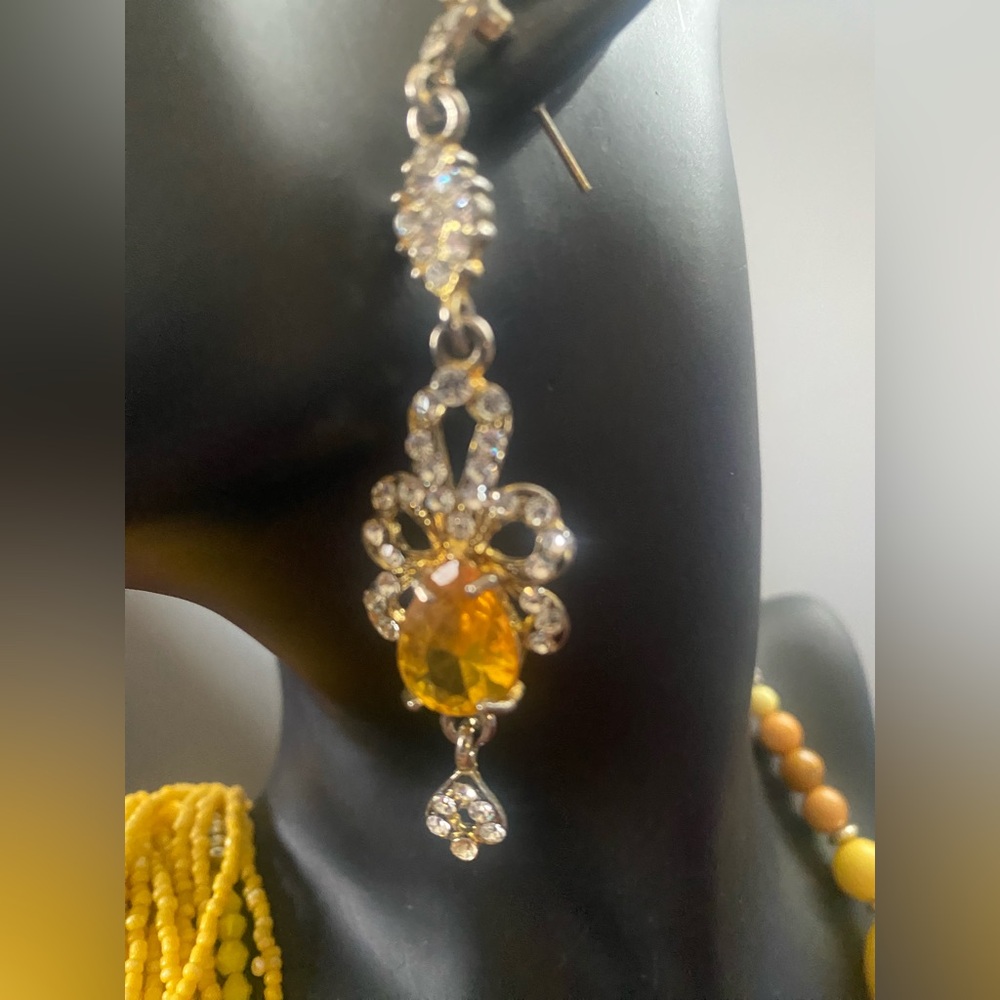 Brighten☀️your day! Yellow Beaded Necklace & Earrings, Daisy🌼Rhinestone Bracelet - Picture 3 of 9